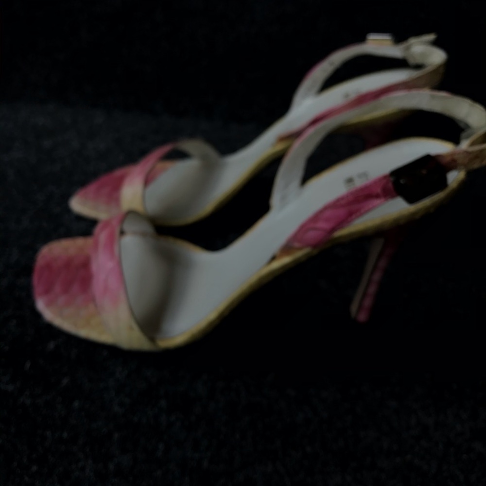 Stuart Weitzman - Picture 2 of 5